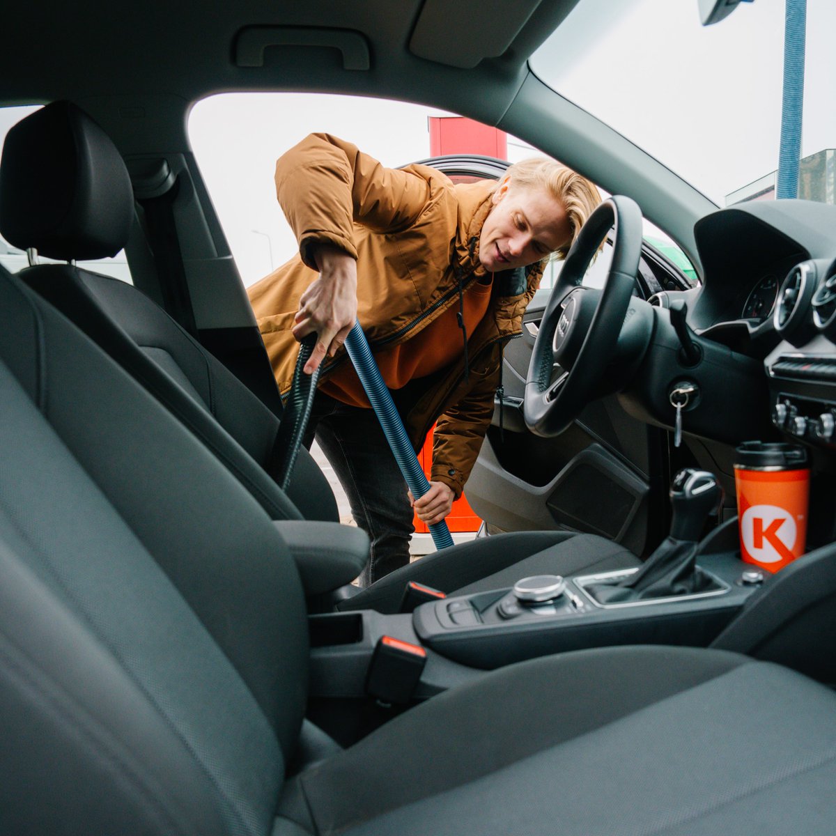 Auto gatavs pavasarim? ☀️🚗 Ziemas mainīgie laikapstākļi ietekmē spēkrata tehnisko stāvokli – ir īstais laiks veikt tā apkopi.
🔧Pārbaudi vējstiklu slotiņas, šķidrumu līmeni un riepu nodilumu.
🔧Nomazgā ziemas ceļu sāli no virsbūves, pārliecinies par salona un paklājiņu tīrību.