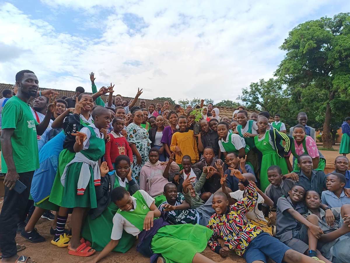 Rotaract Club of Lilongwe together with Rotaract club of Luanar CTC, had a tree planting exercises at Mwenyekondo Primary School. It was an experience and we had fun Planting trees and interacting with the Kids there. Here is a glimpse to feast your eyes on 😉.
#rotaractweek