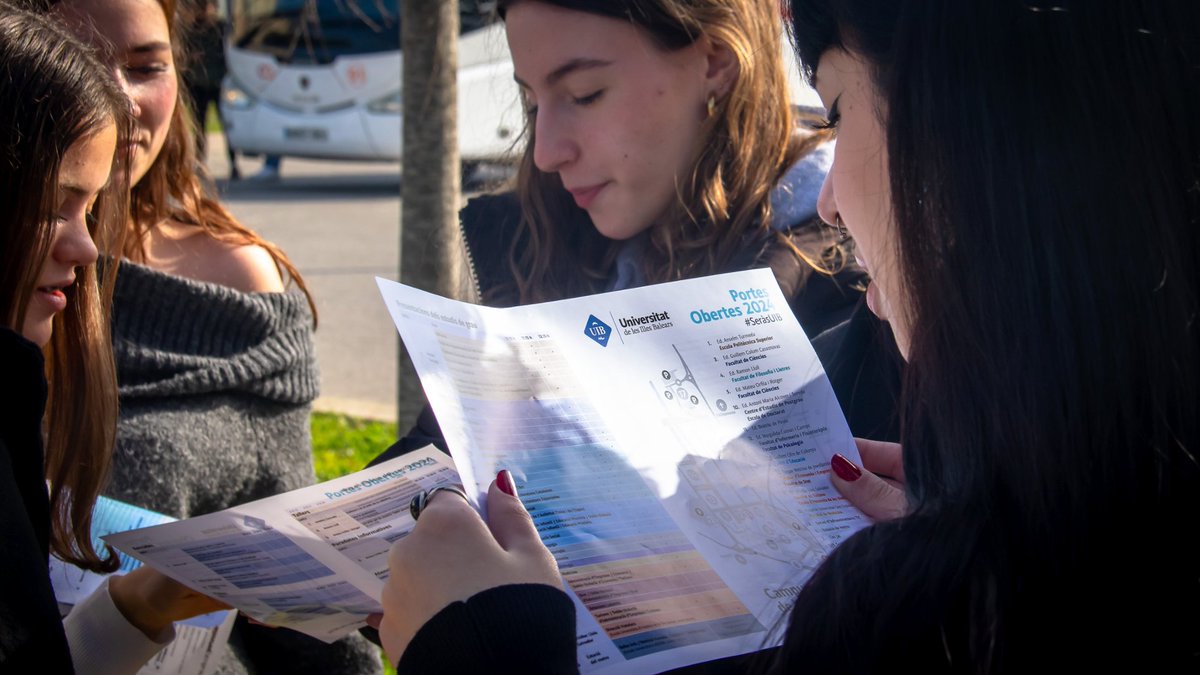 🤩El #campusUIB acull la primera jornada de #PortesObertesUIB!

➡️Més de 4.000 futurs universitaris de Mallorca, Menorca, Eivissa i Formentera visiten el campus universitari per conèixer l'oferta acadèmica de la #UIB i decidir el seu futur acadèmic. #SeràsUIB @portuib

🗓️La