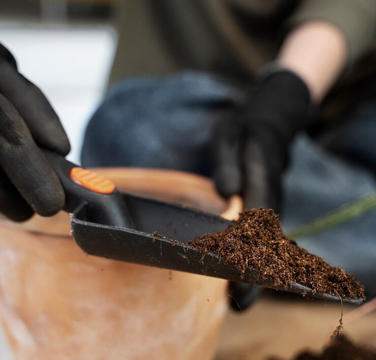 🌱 @CFINEAberdeen collects coffee grounds from our vessels which are then distributed across #Aberdeen. 12 community gardens & allotments receive these which feed compost used throughout the growing areas to improve soil & promote healthy growth! #CWNE24 #Aberdeenshire