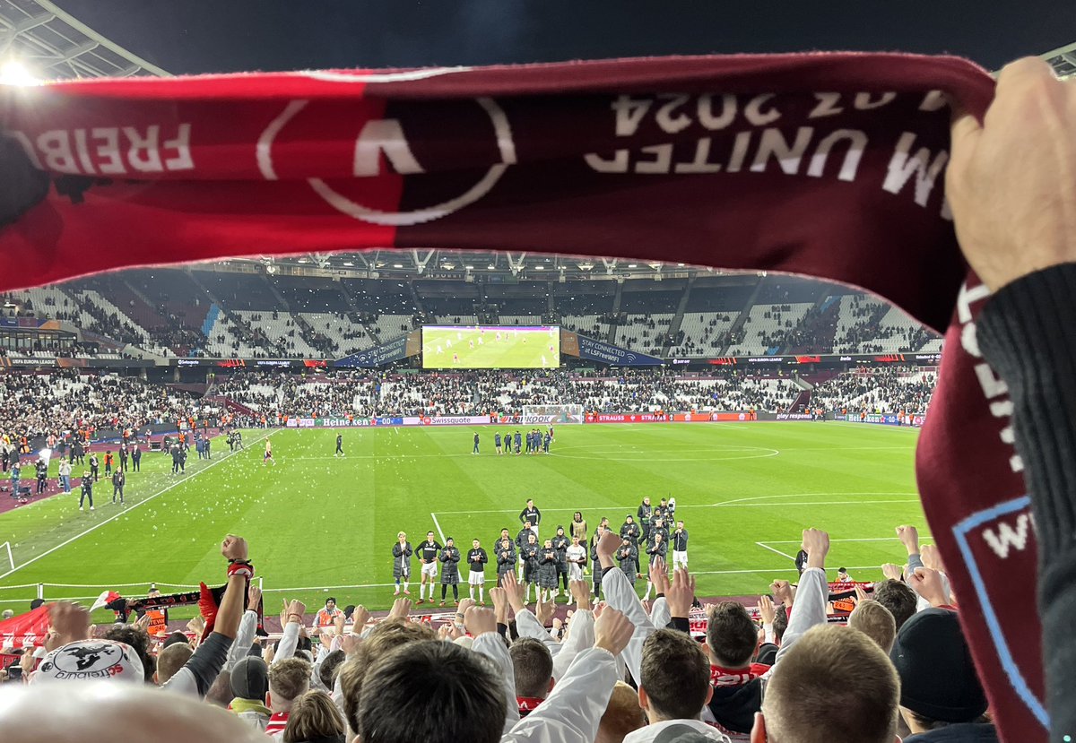 AwayDayJoe_'s tweet photo. When people ask me what’s the difference between English football 🏴 and German football 🇩🇪 this sums it up…
Just been beaten 5-0 but the @scfreiburg fans still stayed, sang and applauded their team.
👏👏👏👏👏👏👏
#scfreiburg #SCF #UEL #EuropaLeague #SCFWHU @SCF_UK https://t.co/t47JhV7HWQ