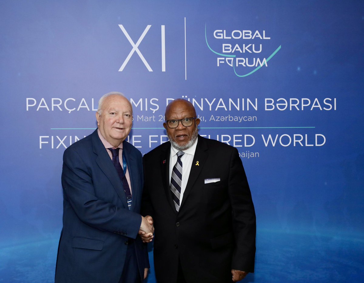 I was pleased to meet with the President of the @UN General Assembly, Mr. Dennis Francis @UN_PGA, on the margins of the XI #GlobalBakuForum. We exchanged views about advancing dialogue in the context of the current global challenges.