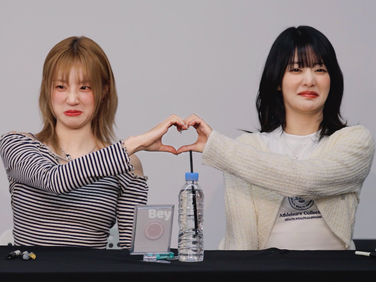 minnielite's tweet photo. they are so annoying 😭 https://t.co/vg86qnPSXv