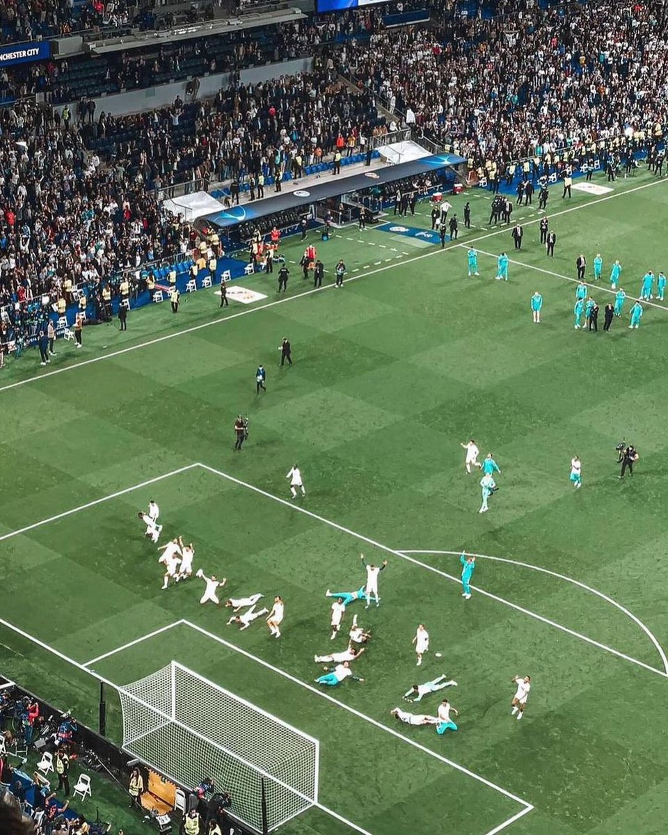 A POR LA 15 <a href="/realmadrid/">Real Madrid C.F.</a> 🤍✨