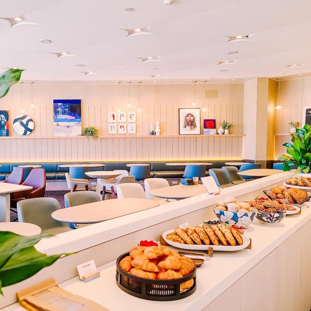 TLVVIP's tweet image. Skip the Lines &amp;amp; Breathe Easy: Luxury Awaits at Bari Airport! ✈️🇮🇹
Traveling internationally can be stressful. But with TLV VIP, your arrival in Bari, Italy, is a breeze!

Contact us today to craft your perfect Bari escape! ➡️
Booking request: tlv-vip.com/book-airport-v…

#tlvvip