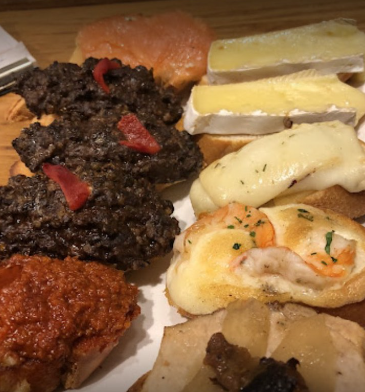 JuruchaBardetap's tweet photo. ¡La #primavera está a la vuelta de la esquina y en #Jurucha ya la estamos saboreando con días soleados pero frescos!
Nuestros #pinchos son eternos, perfectos para cualquier clima y temperatura.
¡Que marchen unos gratinados para este #viernes!
#Madrid #Turismo #FoodieFriday https://t.co/FGeSk1BTgE