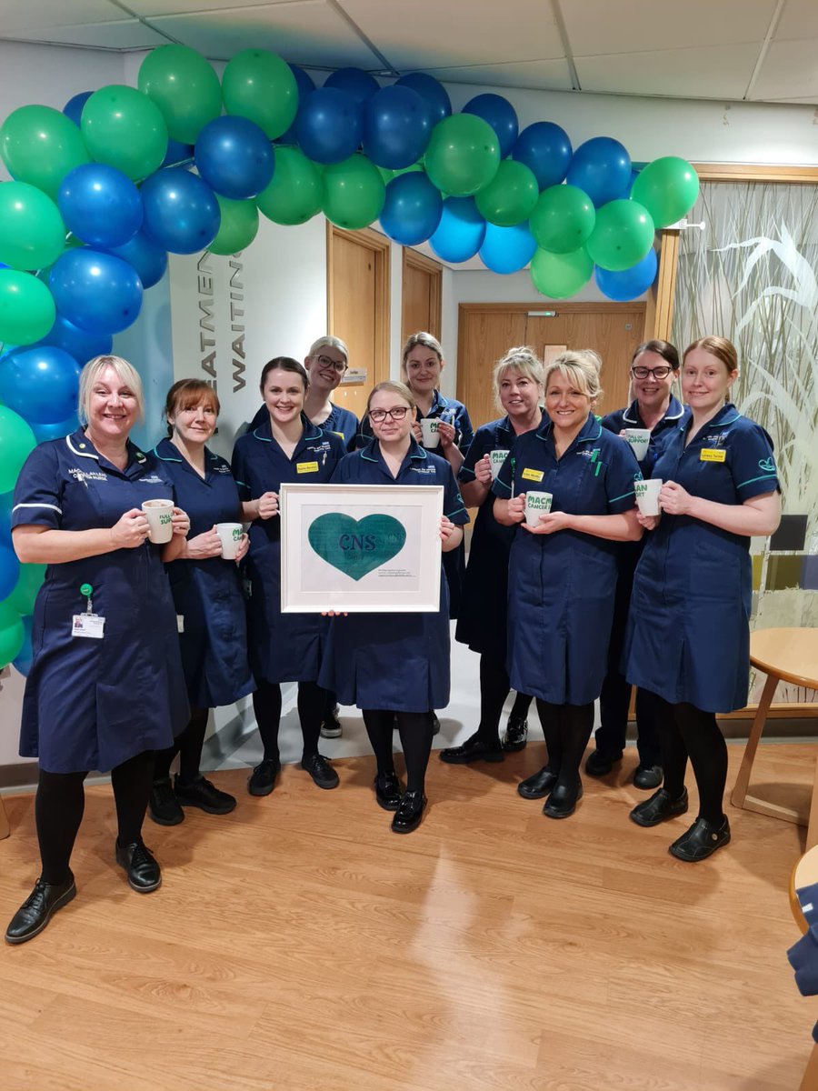 To celebrate #NationalCancerCNSDay @StephGooder presents our fabulous CNS teams with a picture for @TamesideMISS 💙👋🏻👏🏼 ‘Working together to provide person-centred quality care and support to those affected by cancer’. The quote from the Cancer CNS Day, what is our purpose?