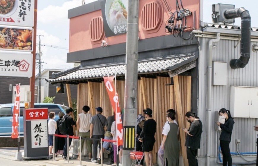 Iwamoto_ceo's tweet photo. 【緊急企画】
「インスタを使ってOPEN時飲食店に120人以上の行列を作る方法」をまとめた資料プレゼント

▷スライド資料11枚使って30分の解説動画プレゼント

３０分の解説動画は以下の５つを解説しています。

①店舗系インスタアカウントが絶対に押さえておくべき基本プロフィール設定
②行列を作るためにOPEN2か月前から当日までにやるべき7つの作業項目リスト
③店舗集客に特化した投稿の作り方徹底解説
④店舗集客に特化した「いいね周り」「DM」戦略徹底解説
⑤オープン前にバズらせる！フォロワー様限定特別試食会を開催するノウハウ

□受け取り条件
・フォロー
・RT＆ほしいとリプ
・リツイートのスクショを公式LINEに送付
→https://t.co/07pPgE7TFj