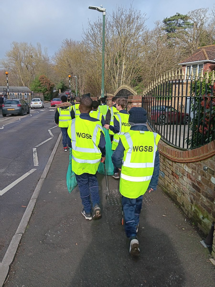 wilmingtonboys's tweet image. Year 7 took part in the Great Dartford Schools Litterpick today.  Thank you to all locals who stopped to encourage and support our students! @Kent_Online
@MayorofDartford @KeepBritainTidy