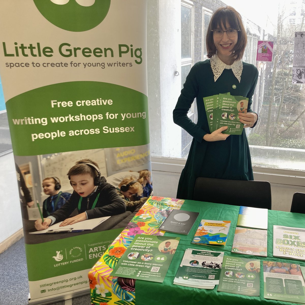 Our Volunteer Manager, Sally, had a great time meeting lots of students at @uniofbrighton yesterday. Thanks to the lovely @uniofbrightoncs team for hosting our recruitment stall. We're always looking for new volunteer Story Mentors so please check out our website for details.
