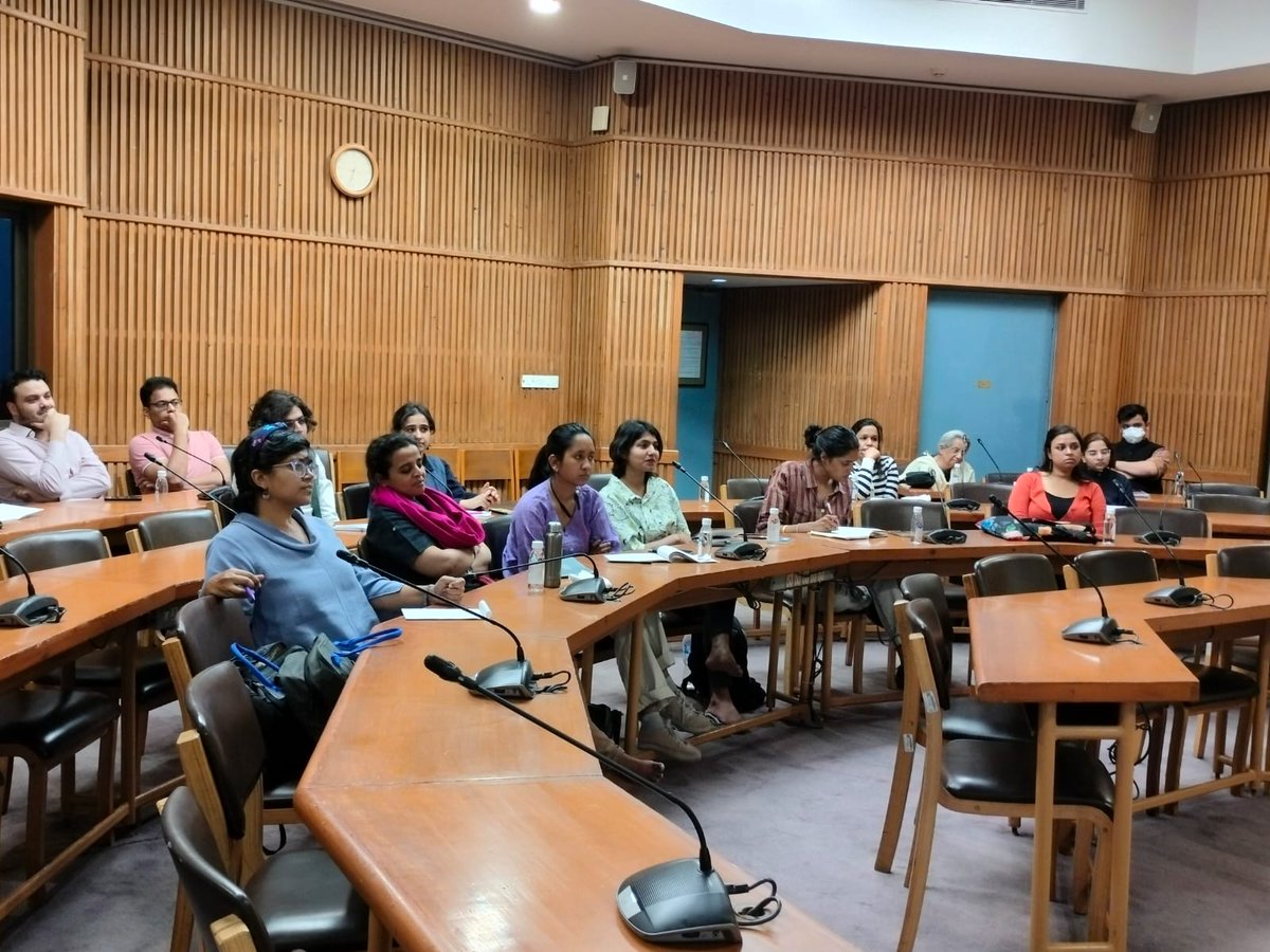 Dr. A. Suneetha delivering a talk on ‘Politics of Marriage in Telangana: Eloped Couples at the Sakhi Centres’ under MWF Seminar Series #seminarseries #Telangana @ghilondon @GHIWashington @Orient_institut @ZMO_Berlin @DAADIndia @DWIH_NewDelhi