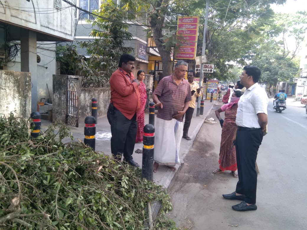 #GCC's conservancy staff work tirelessly day and night to keep our Chennai clean. Today, RDC Central, KJ Praveen Kumar IAS, inspected the conservancy activities at SIDCO Nagar, Division 98, Zone 08. #ChennaiCorporation #ThooimaiChennai #HeretoServe