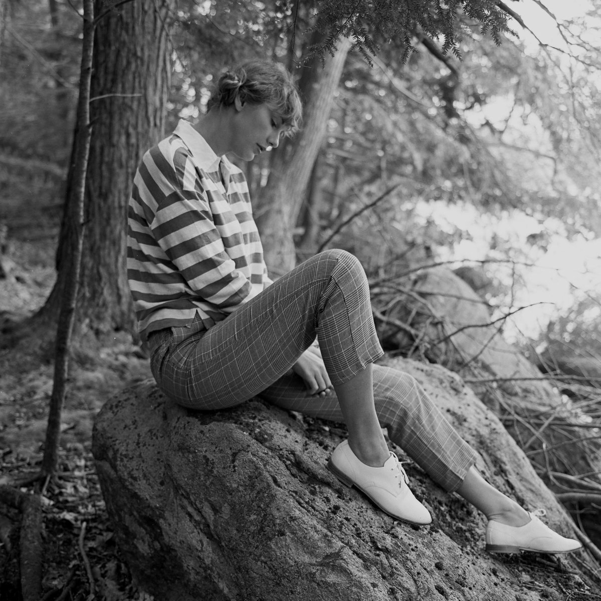 taylorswiftbr's tweet image. A música “august” ultrapassou 1 BILHÃO de streams no Spotify! 

Taylor Swift se tornou a artista feminina com mais músicas solo (10) a conquistar o feito na plataforma.