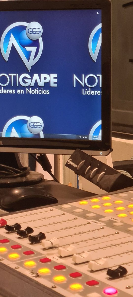 Listos. Los espero a las 7 de la mañana. 'Desde la Frontera' a través de 91.7 FM y 1390 AM en #Reynosa #104. FM en #NuevoLaredo y 93.5 FM en #Matamoros NotiGAPE Descarguen la aplicación. Está disponible para IOS y Android.  #Tamaulipas #texas Feliz viernes