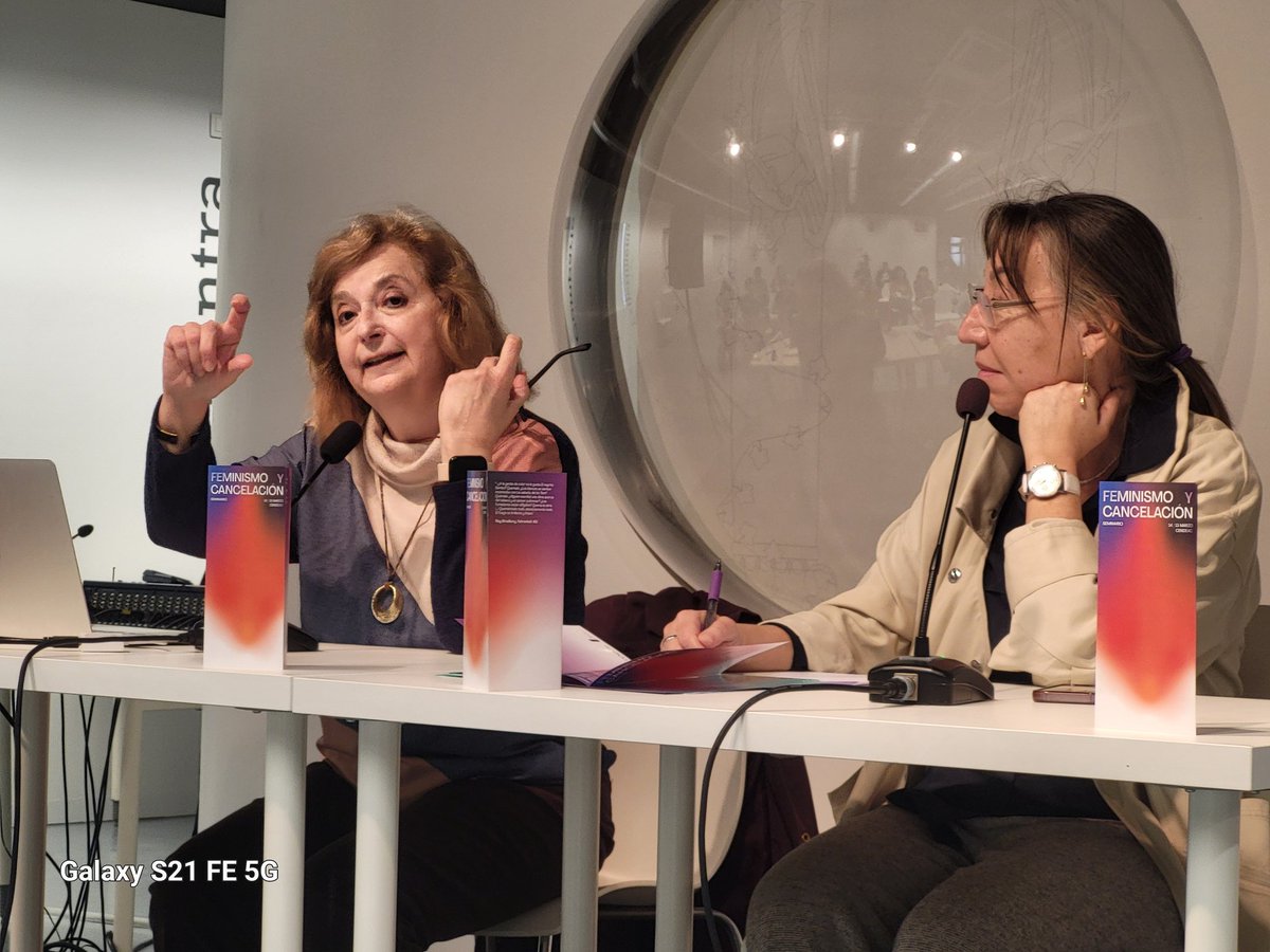 LauraFreixas (@laurafreixas) on Twitter photo Si creemos que no existe la realidad material, todo es construido, toda razón es poder... entonces, la experiencia vivida (desconectada de la razón y de la realidad) se convierte en único criterio de verdad y base de reivindicación, explica <a href="/RosaRMagda/">Rosa M Rodríguez Magda</a> en el seminario de <a href="/CyM_tw/">Clásicas y Modernas</a> Si creemos que no existe la realidad material, todo es construido, toda razón es poder... entonces, la experiencia vivida (desconectada de la razón y de la realidad) se convierte en único criterio de verdad y base de reivindicación, explica <a href="/RosaRMagda/">Rosa M Rodríguez Magda</a> en el seminario de <a href="/CyM_tw/">Clásicas y Modernas</a>
