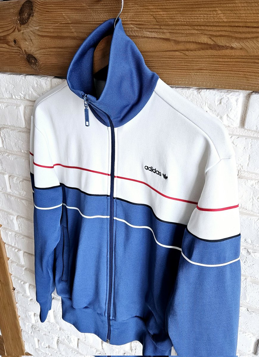 Adidas retro track jacket 2003 in very good condition for my collection 🔵⚪️
@adiFamily_ 
#adidas #adidastracktop #adidasvintage
