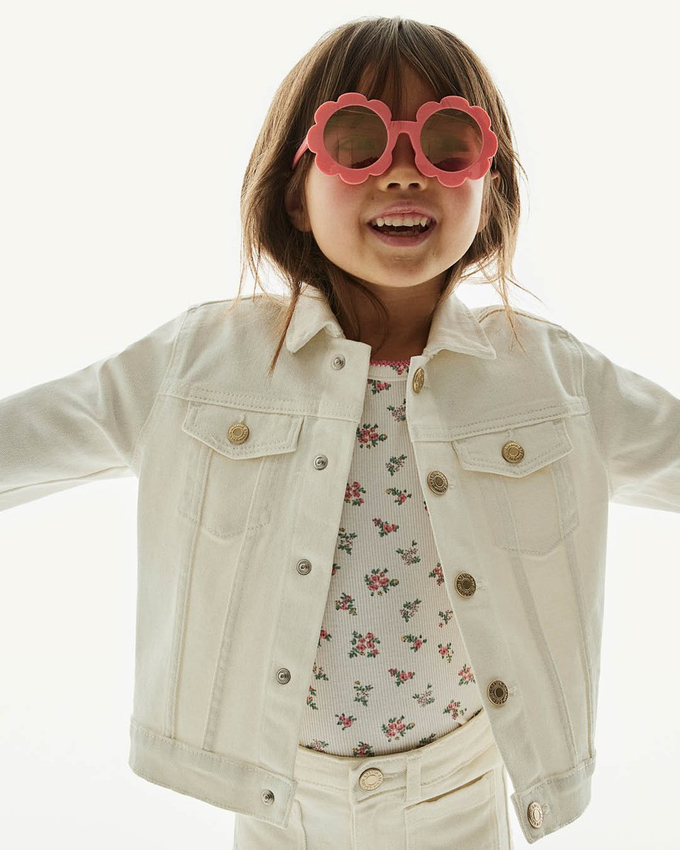 Flower prints and light denim in spring's collection The Floral story. #HMKids Explore the collection in store and hm.info/60114Lpld