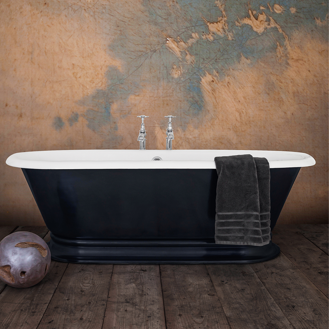 The Shikara in F&B Pitch Black 🖤 ○ Hard-wearing vitreous enamel interior ○ Finished by hand in our UK workshop ○ 5 year guarantee With over 10,000 paint colours to choose from and many other finishes available, we can create your dream bath! 🛁