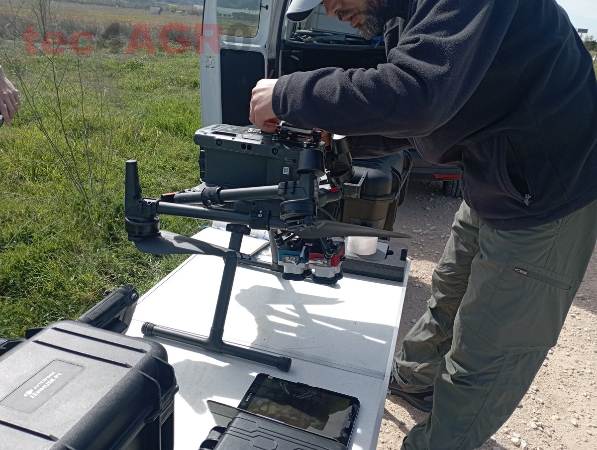 tec4agro's tweet photo. Primeros vuelos #UAV de la temporada en La Canaleja @INIA_es probando la #multiespectral @MicaSense
#AgTech #sustainableagriculture #agriculturasostenible https://t.co/ROna112Y25
