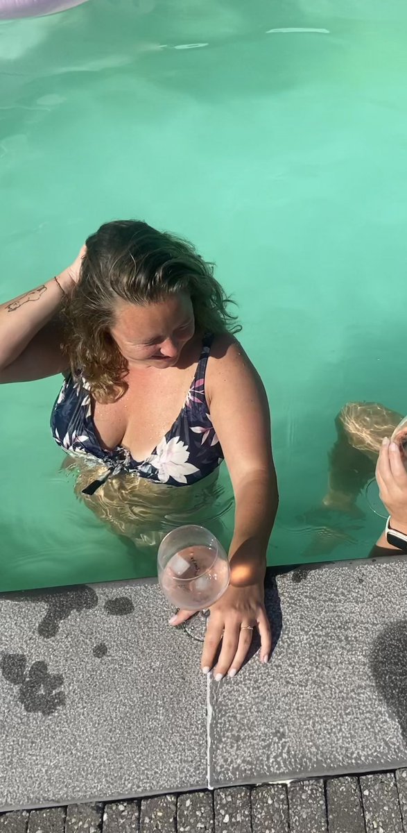 gewoonmandy's tweet image. Sorry @ntone het is er nog eentje van deze zomer! #tettnvoortoine 
Gelukkige verjaardag makker ❤️