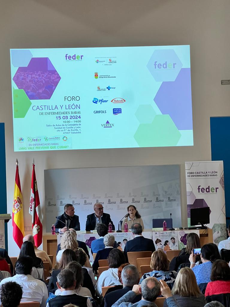 El evento, que ha sido inaugurado por la Consejería de Sanidad y nuestro presidente Juan Carrión, ha contado  con la asistencia de Ricardo Fernández, nuestro Representante Territorial y Santiago de la Riva, Representante de FEDER y encargado de la clausura del encuentro.