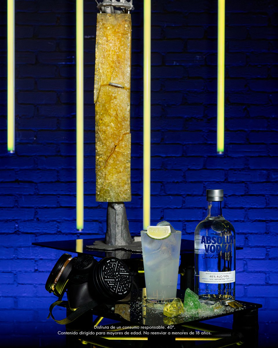 "La maravilla del arte es que ayuda a conectar desde diferentes puntos" Y Carmen Mora lo ha vuelto a hacer con su obra "Desborde" inspirada en el hielo y el color cítrico del clásico Vodka Tonic.

#Absolut