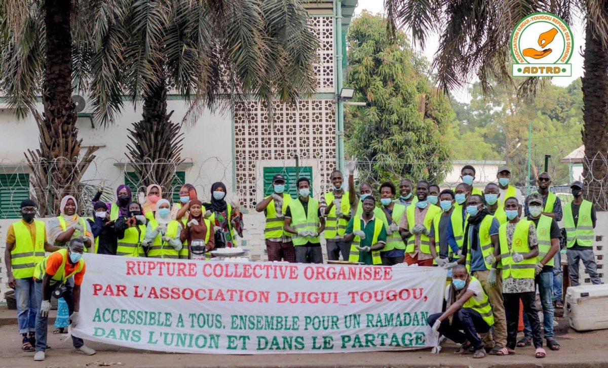 ADjiguitou61340's tweet photo. Découvrez l'Opération Ramadan 2024, Édition #6 Acte 1 &amp; 2 
Organisée avec dévouement par les membres engagés de notre association. 
Le mardi 12 et le jeudi 14 mars 2024, nous nous sommes mobilisés au 1er pont et au feu tricolore du Grand Hôtel de Bamako 👇🏽👇🏽👇🏽 https://t.co/ctLgC0MYVm
