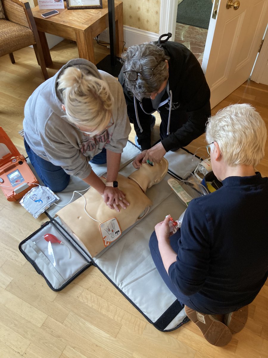 TrainEEAST tweet media