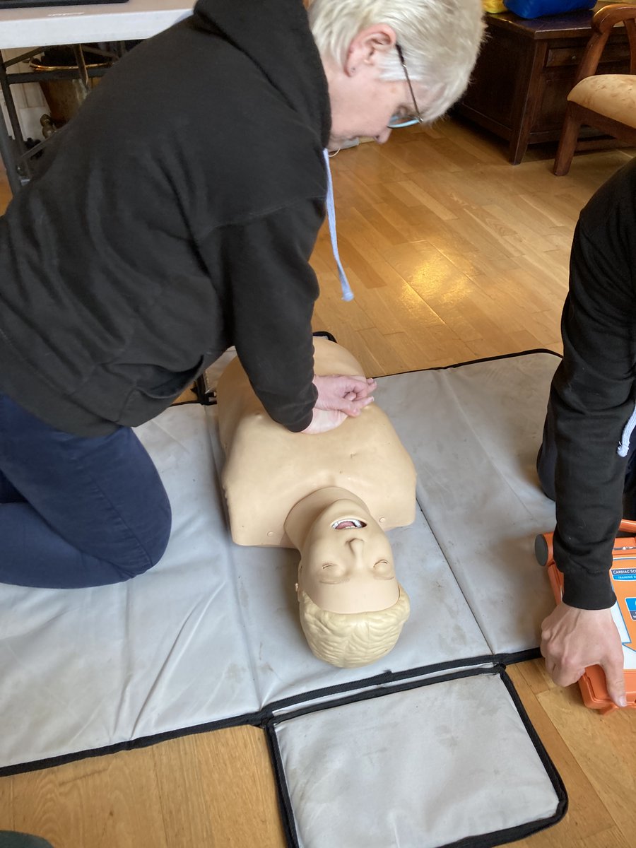 TrainEEAST tweet media