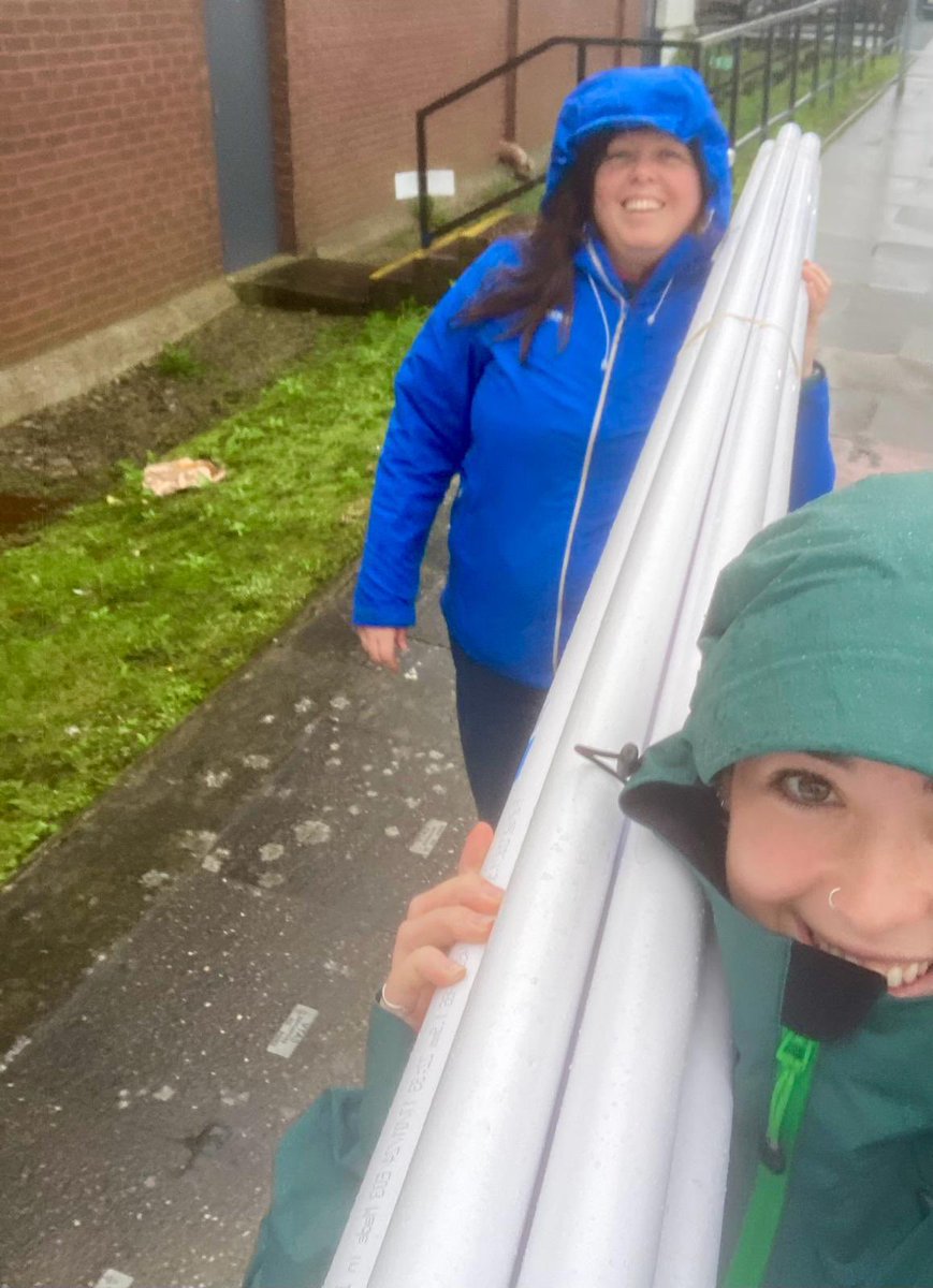 just a standard day collecting 3m pipe and carting it through Plymouth in the rain 😂 thanks to @heidilbarron 🙌 looking forward to getting in the workshop and drilling these with lots of holes 🛠️🪚🪛 #PhD #PhDLife #dipwells #PeatTwitter