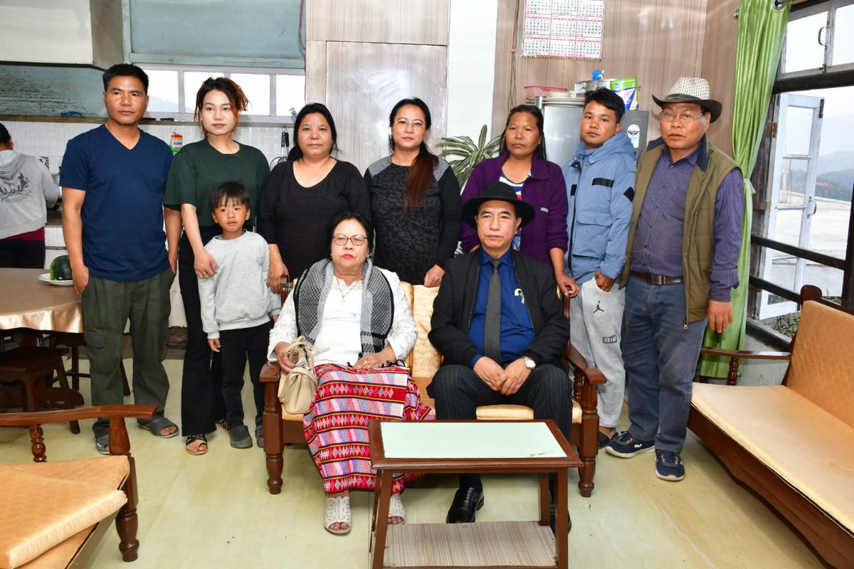 Champhai Dist. Silver Jubilee lawmna hun nuam tak kan hman zawhah kan unaua upa ber U Manvela (late) nupui, U Sangluti, Champhai Kahrawta cheng, Alzeihmer natnain a tlak buak mek chu kan nupain kan zu tlawh. U Sangluti hi a dam that leh thuai theihnan kan tawngtaipui fo thin a ni