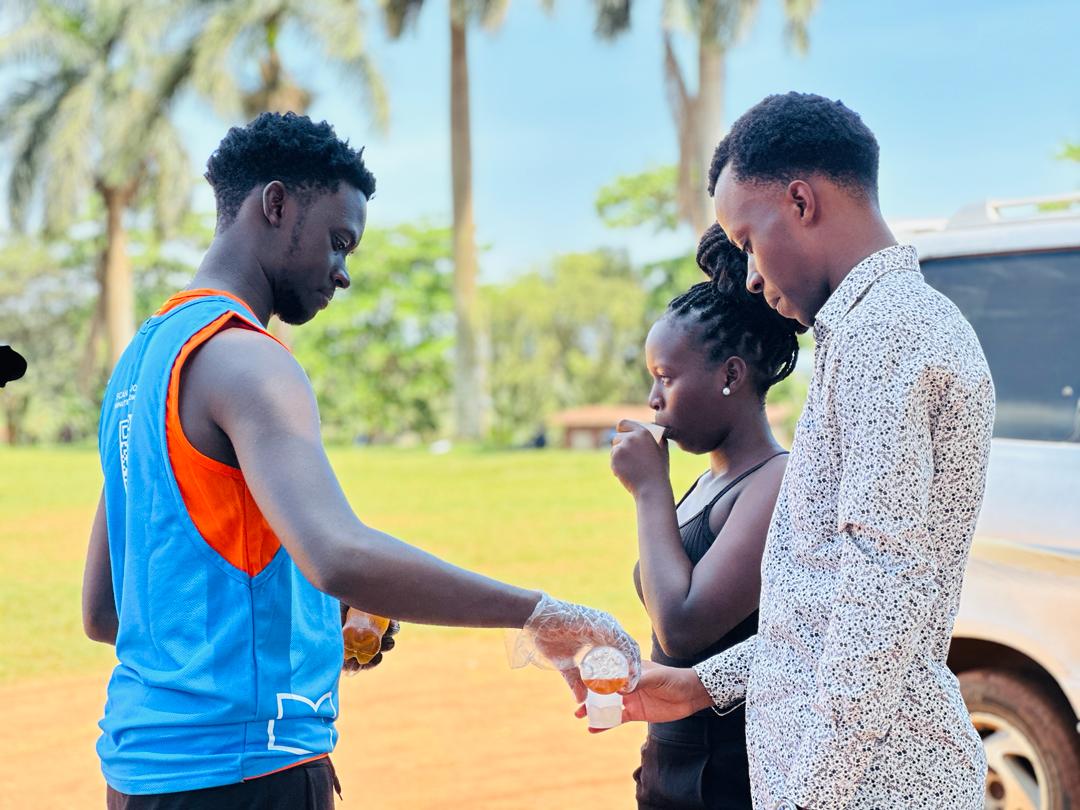 Nabakooza_'s tweet image. Our team is ready  to serve y'all as you keep entertained.

Location: MUBS

The party has just started 💃

#FilledWithLife  /  @MinuteMaid  / @CocaColaBevUg