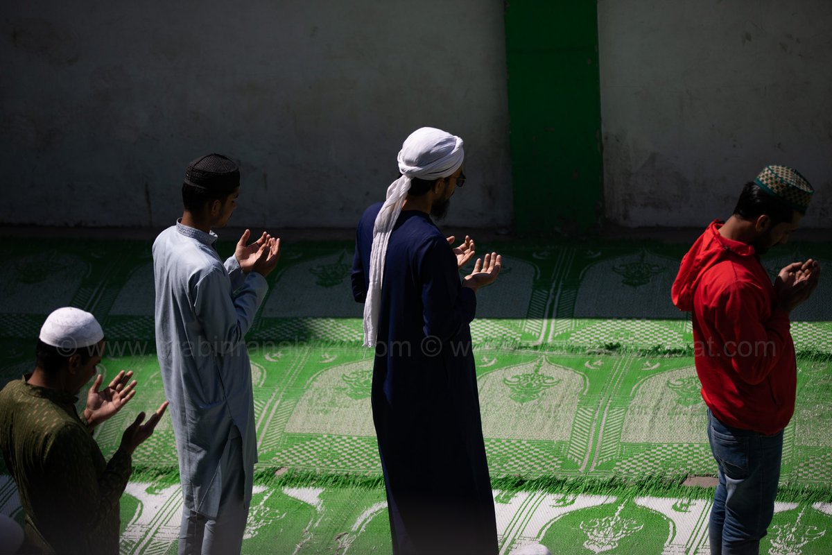 prabinranabhat's tweet photo. Nepalese Muslim peoples offers prayers at a Kashmeeree mosque during the first Friday of Ramadan in Kathmandu, Nepal,15 March, 2024.
#nepal #kathamdnu #RamadanKareem #Ramadan #masjid #Ramadanprayer #muslim https://t.co/EZHqXdlije
