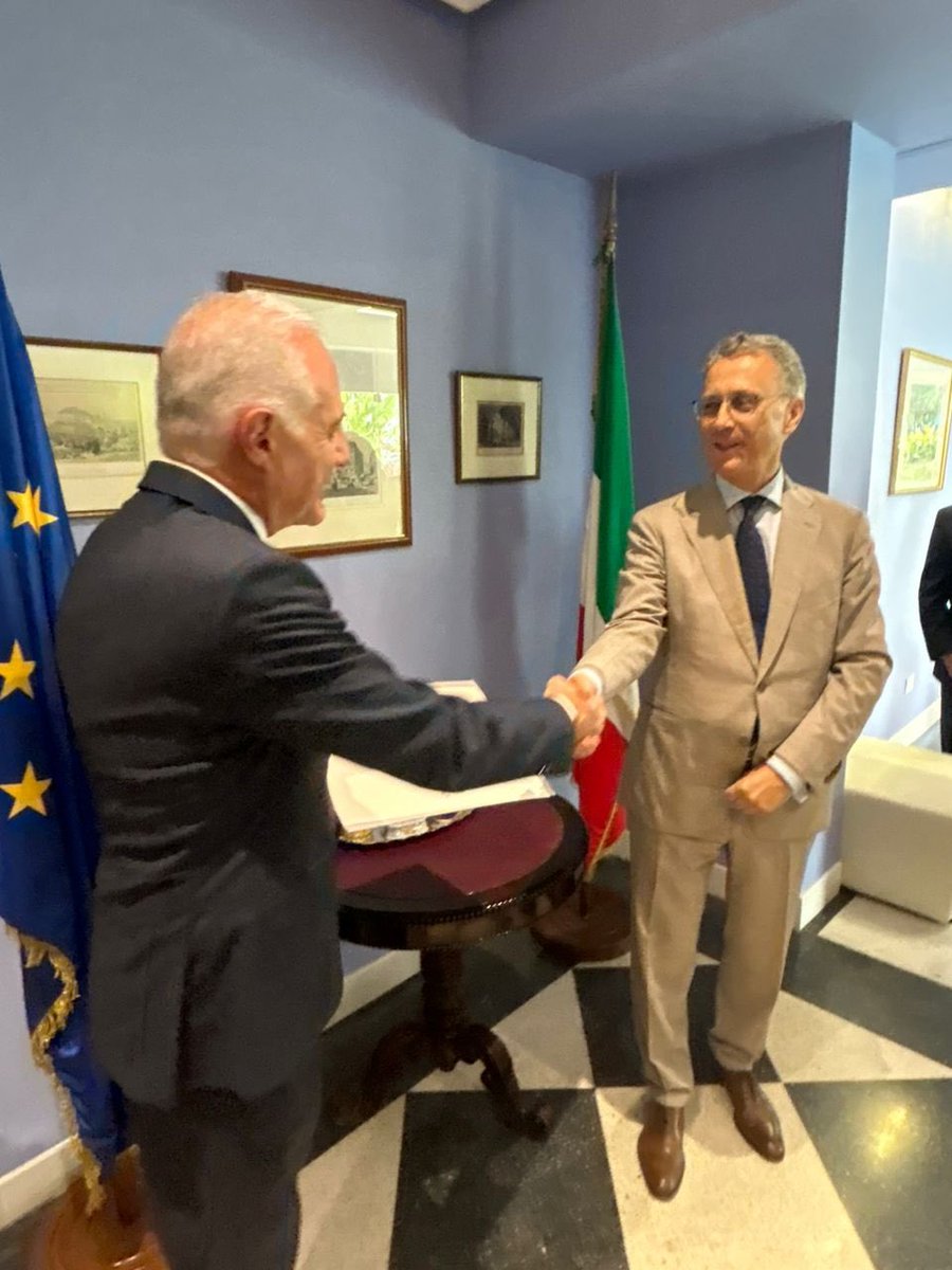 Italy in Venezuela tweet media