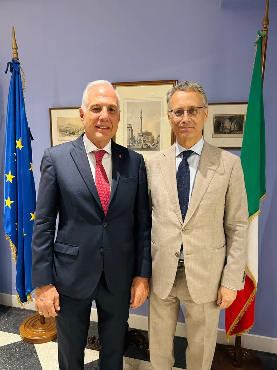 Italy in Venezuela tweet media