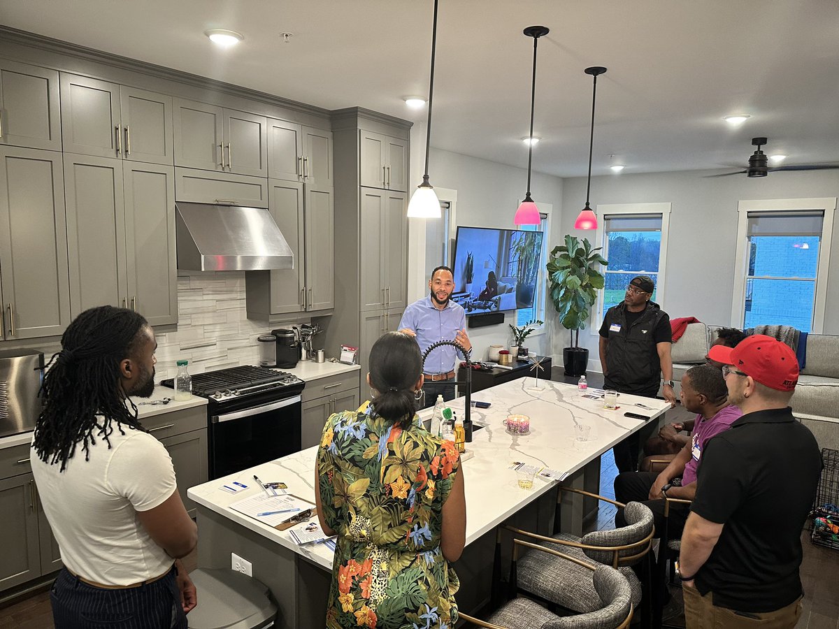 RashaunKemp's tweet photo. Critical conversations at the kitchen table! Thanks to Dr. Johnson for hosting a thoughtful conversation with his neighbors in his beautiful home in Bankhead. I appreciate the support. https://t.co/a3CC43Gau5 #rashaunforsenate38 #BetterIsBeforeUs #forward https://t.co/FRE6zCmVff