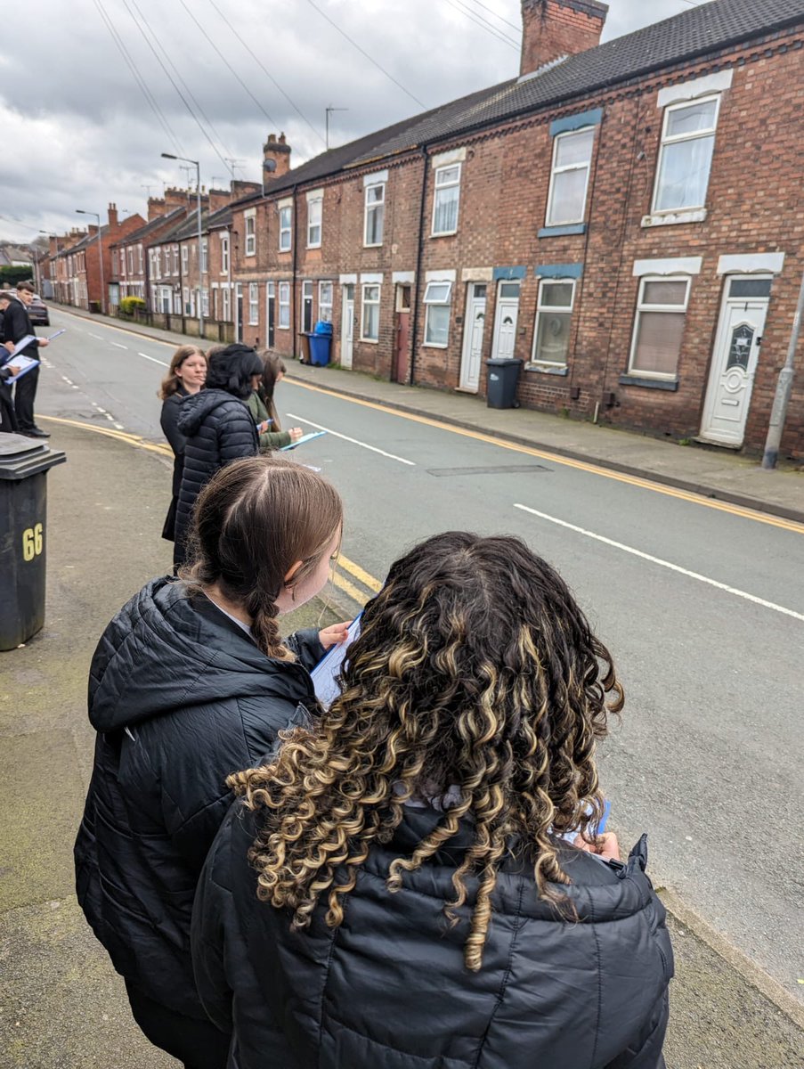 Mr Stafford lead Year 11 Geography students on a Human Geography field trip in Winshill. Geographers were fantastic and represented Abbot Beyne School well! @Abbotbeyne @OnwardTogether