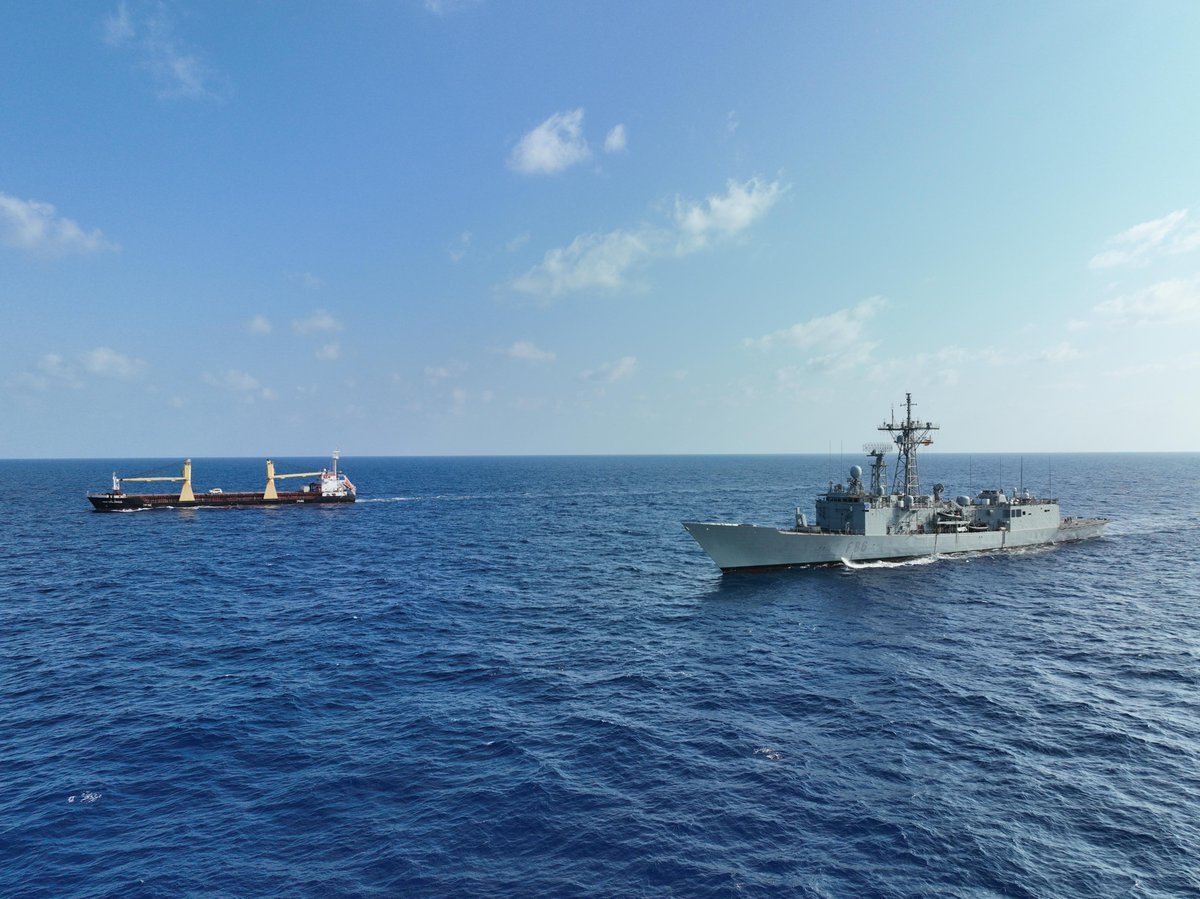 EMADmde's tweet image. La fragata 'Canarias' 🇪🇸@Armada_esp monitoriza al mercante 'Dolores'🚢dentro de los cometidos asignados como parte de la 
operación 'Atalanta' #MOPS con el fin de proteger a los buques pertenecientes al Programa Mundial de Alimentos 🌏🌊#WorldFoodProgram @EUNAVFOR