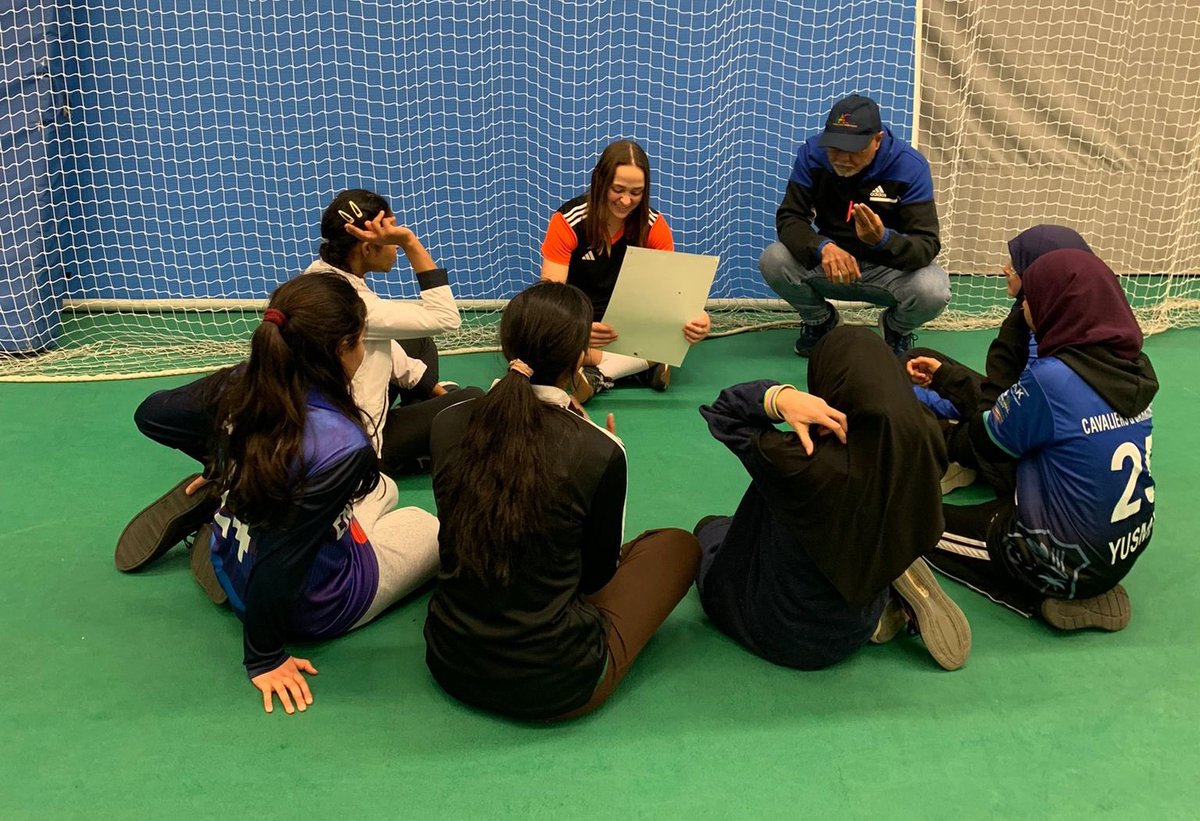 Last week we hosted a Women & Girls taster day @TrentBridge in partnership with @NatAsianCC. It was a great day full of learning & fun, with some participants engaging in cricket for the first time. Thanks to @TheBlazeCricket's Beth Gammon for a really interesting masterclass.