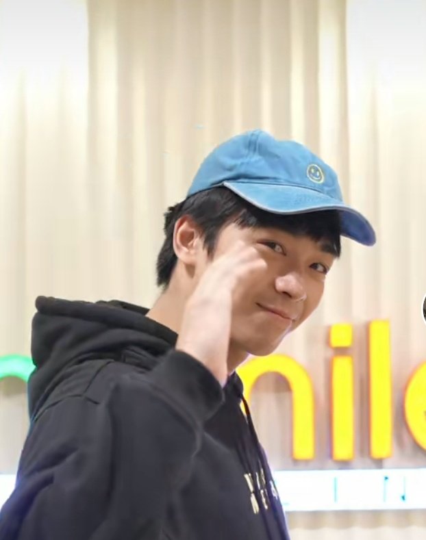 kimforgelo's tweet image. Lalo na naging gwapo nung ngumiti ng ganito. Gelo alam mo tlaga kung san ako marupok eh! 🫠😩

#bgyo #bgyo_gelo