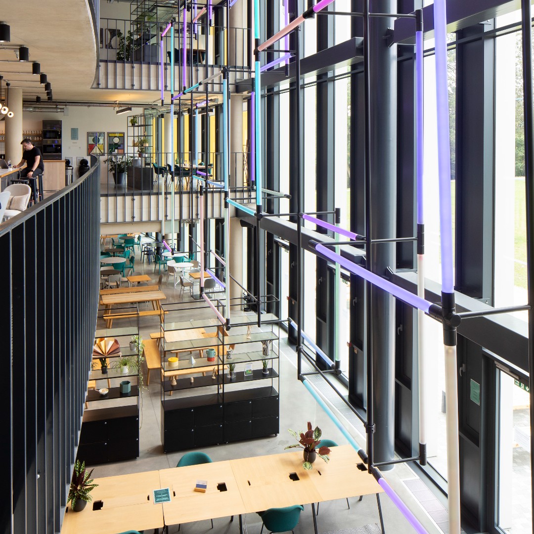 Yes! This really is an office space! Hard to believe....... why not take the tour and check out the space for yourself - ow.ly/OFsa50QIbWB #cambridgetechhub #cambridgesciencepark #cambridgeshire #officespace