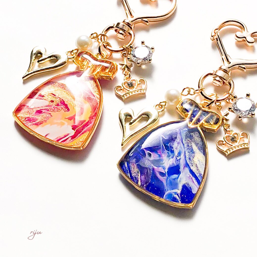 __riju_e's tweet photo. ネックレス・髪飾り・キーホルダー/ネックレスの販売を開始しました✨

ドレス作品にはジルコニアを使用しております⟡.·
同じ形のクラウンパーツを見付ける事が出来ずこちらのデザイン���の販売は今回だけになりそうです*ﾟ

https://t.co/LaZzqg3s1z
https://t.co/4JPoPeShD8

#フルイドアート https://t.co/c7I2f3KY4R