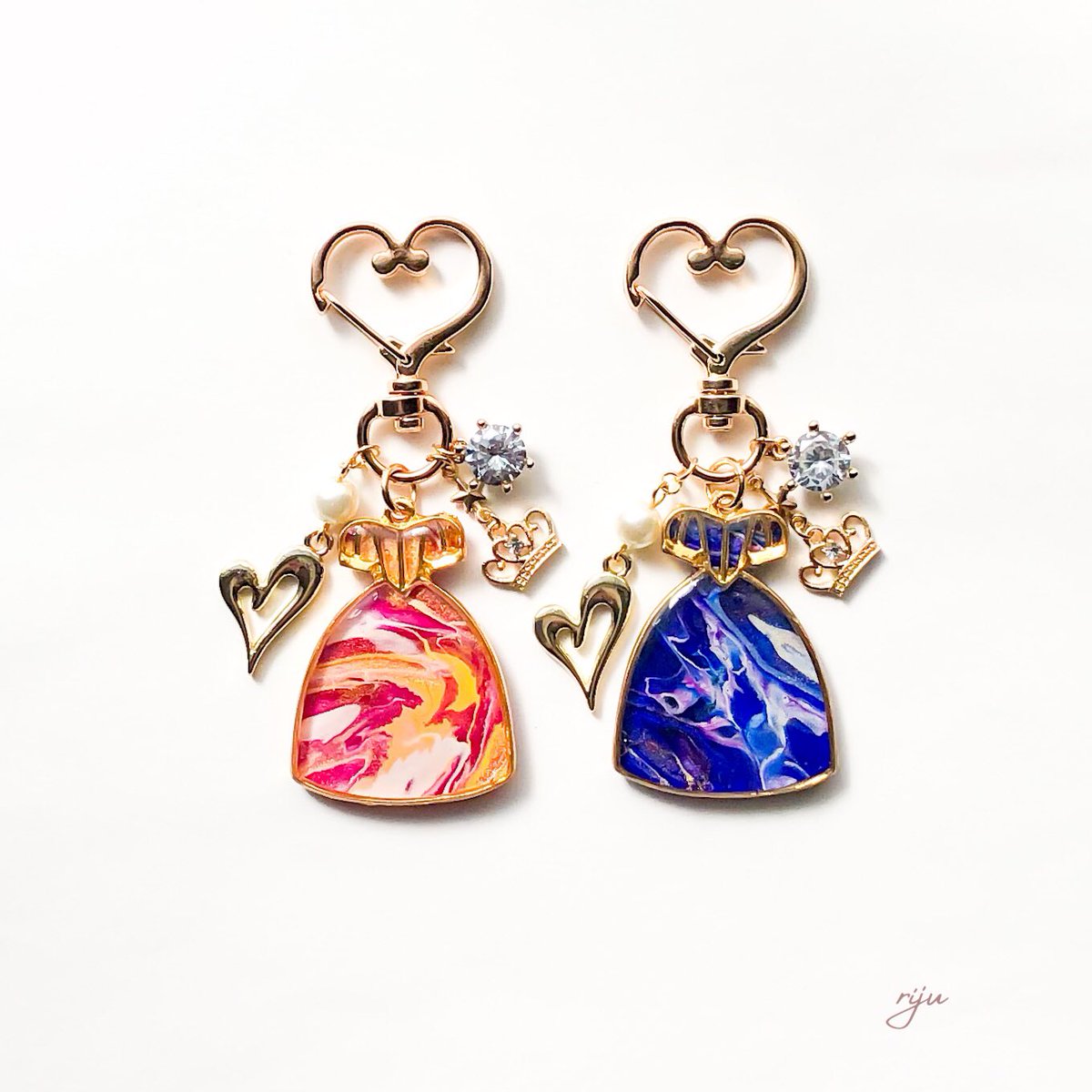__riju_e's tweet photo. ネックレス・髪飾り・キーホルダー/ネックレスの販売を開始しました✨

ドレス作品にはジルコニアを使用しております⟡.·
同じ形のクラウンパーツを見付ける事が出来ずこちらのデザイン���の販売は今回だけになりそうです*ﾟ

https://t.co/LaZzqg3s1z
https://t.co/4JPoPeShD8

#フルイドアート https://t.co/c7I2f3KY4R