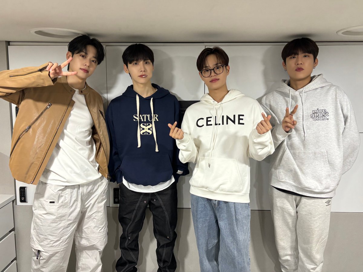AB6IX tweet media