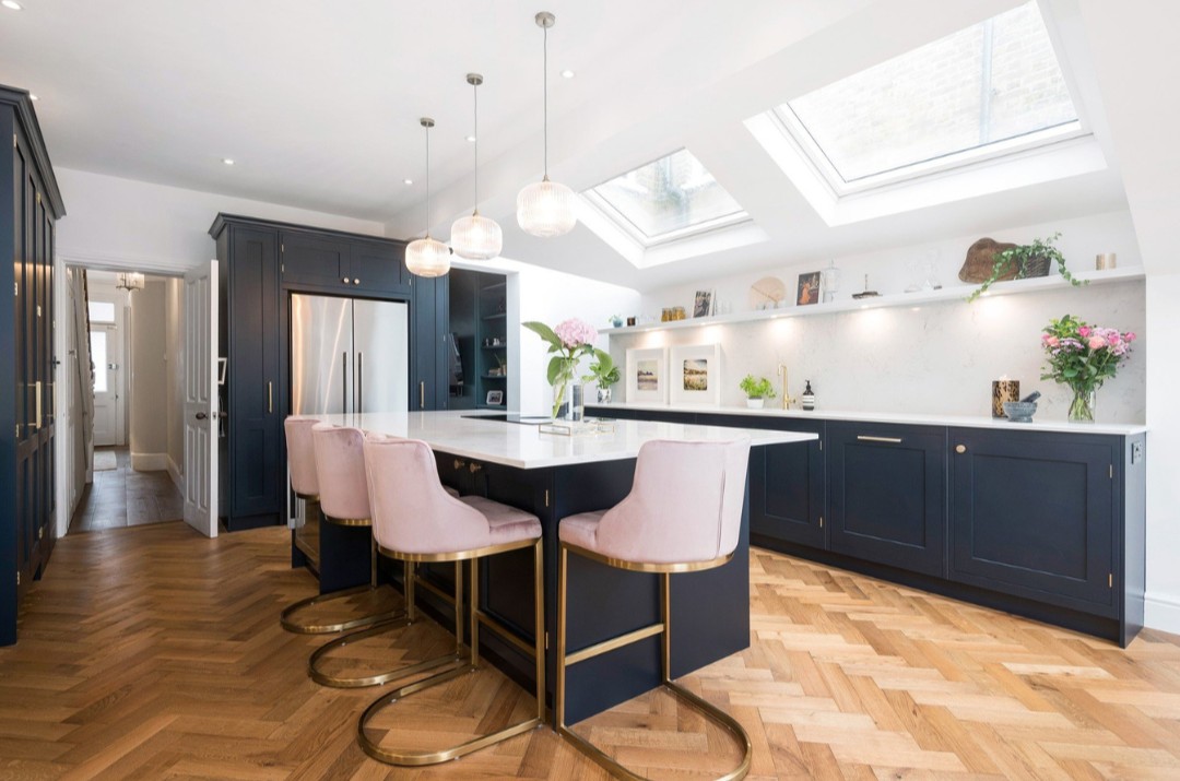A sleek, contemporary kitchen complimented by an abundance of natural light from the skylights.

#kitchendesign #interiordesign #kitchendecor #interiorinspiration #interiorinspo