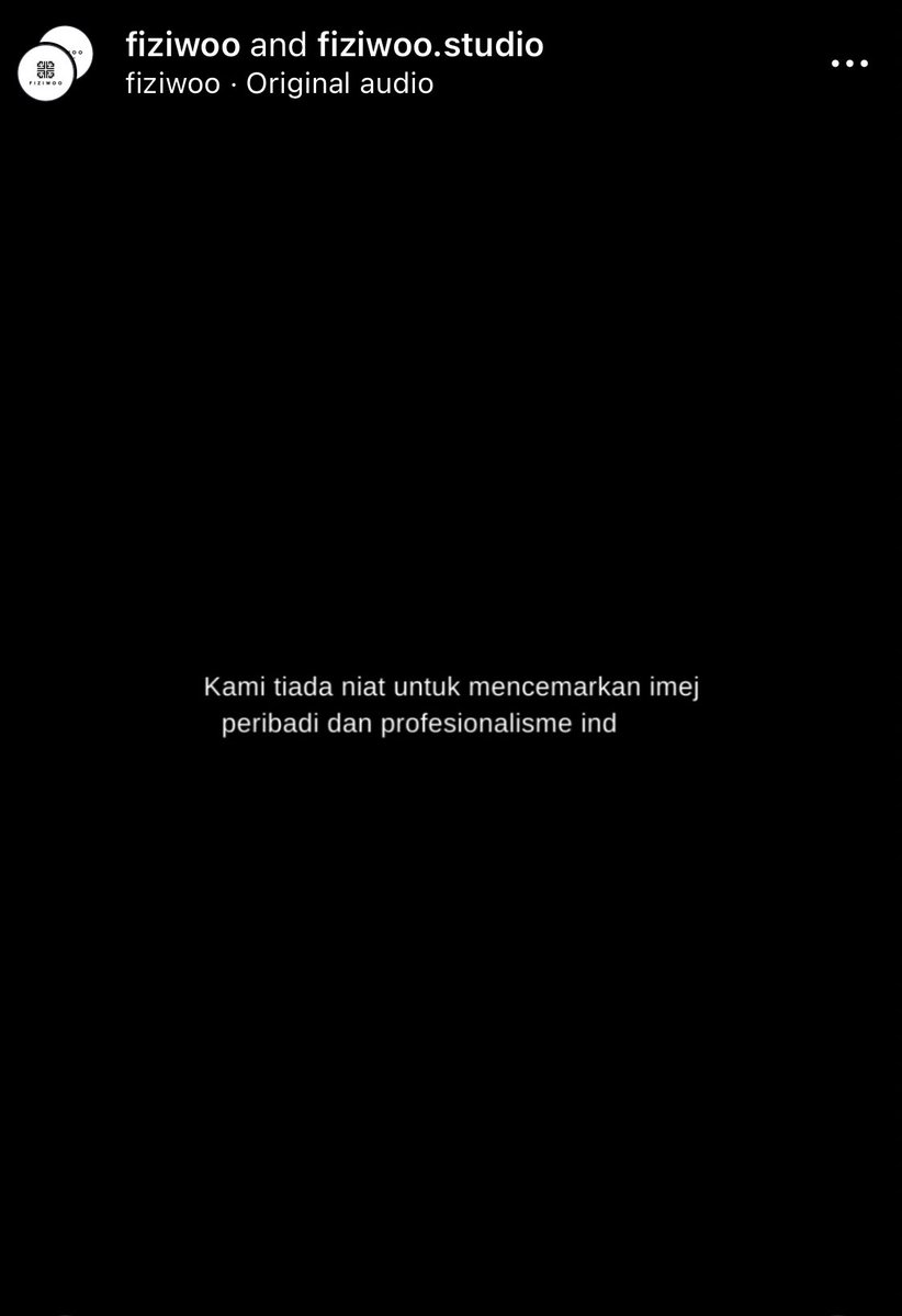arfdy12's tweet photo. Kesian brand yang dah shoot dengan dia kena buat disclaimer sebelum post video untuk promosi koleksi Raya 😭

Nak buang terus video tu sayang pulak duit dah habis banyak untuk shooting. 

Gara-gara nak makan laki orang, eh nak makan dengan laki orang pagi pagi buta kat rumah… https://t.co/P7cSwNEGeR