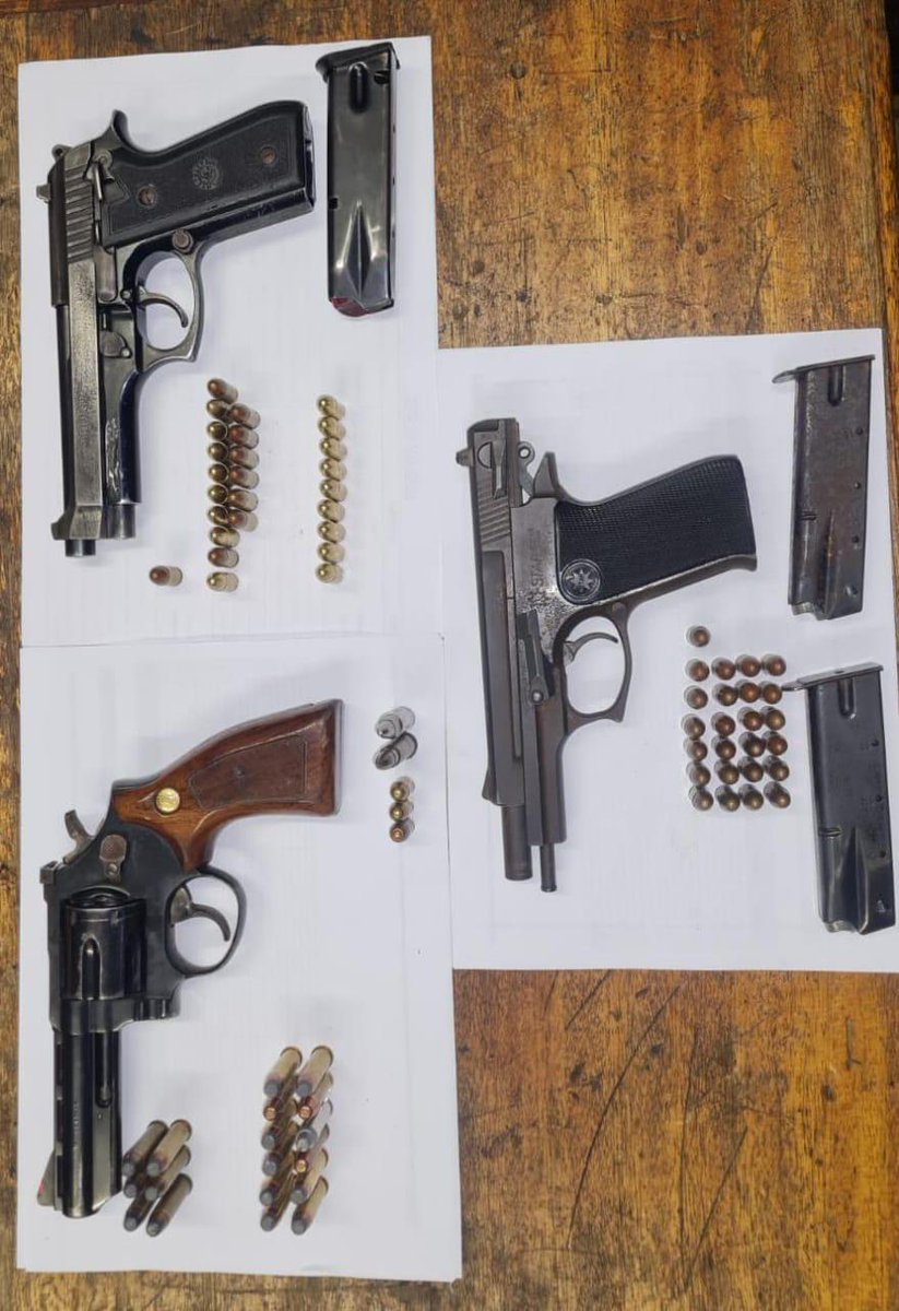 #sapsWC #SAPS #AntiGangUnit and Maitland #FlyingSquad recovered firearms in Hanover Park and in Site B, Khayelitsha respectively. 3 Suspects aged between 26 and 32 were arrested for the unlawful possession of firearms. #GunsOffTheStreets #SaferCommunities ME
