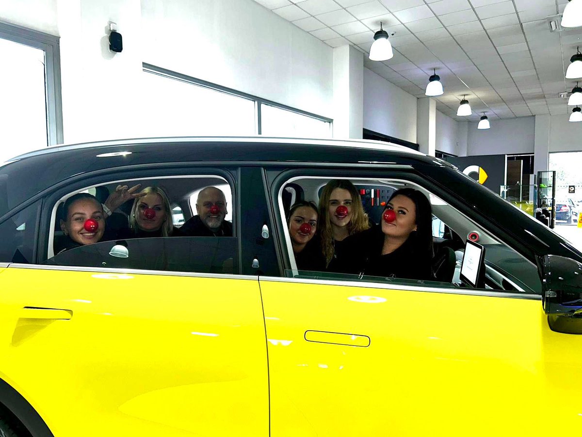 Sandown smart tweet media