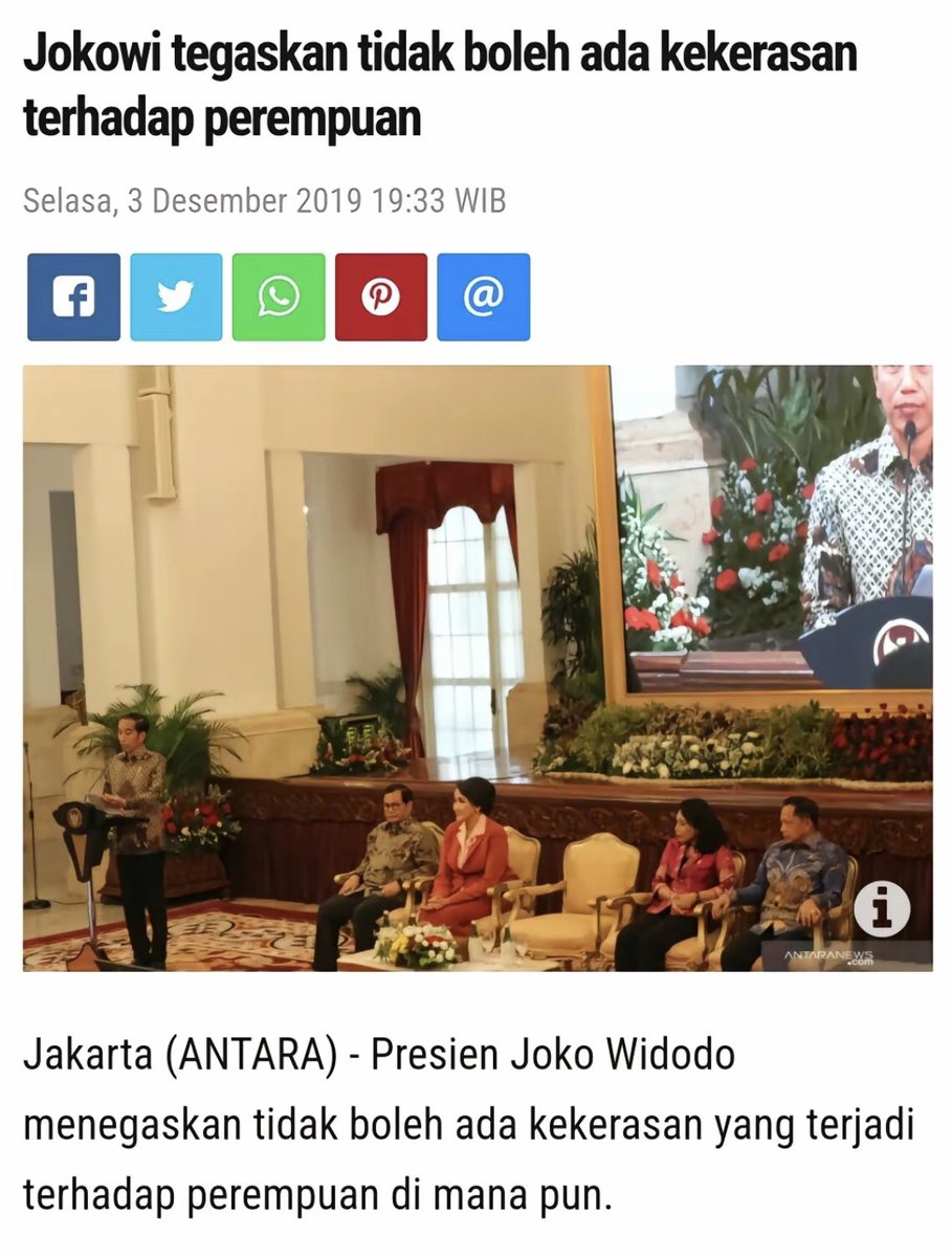 Hal yang paling tidak jelas adalah, ketika kalian demo tanpa memikirkan sesuatu, emang jokowi ngapain kalian? Ketika hari woman day di politisasi seperti ini, jangan bawa nama perempuan Indonesia, tidak semua merasa diwakilkan kalian, Karna kalian hanya kepentingan kelompok.