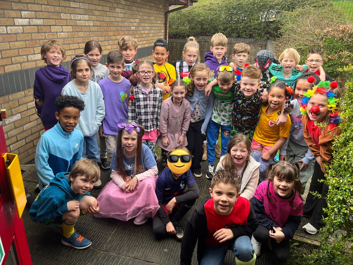 MrsHarrisHCIW's tweet photo. Our wonderful, weird and whacky clothing to raise money for Comic Relief! 🌈✨
@HenllysCIW https://t.co/zFGys1VtpI
